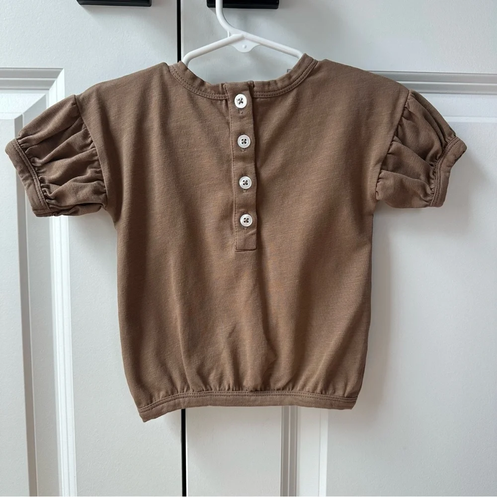 Kate Quinn Little Liam Girls Puff Sleeve Short Sleeve Tee Brown (Size 6-12 Mo)